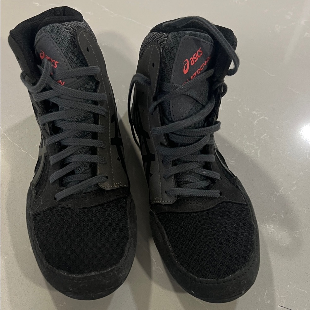 ASICS Men's Black and Red Athletic High-Tops